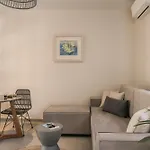 Marissa's Elegant Retreats Apartment *